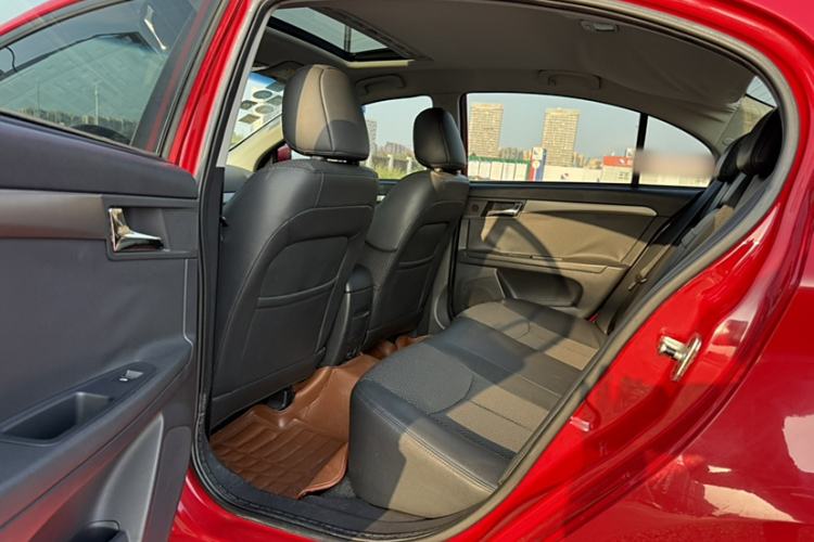 Used Roewe 350 2014 1.5L Manual Swift Edition Interior 6