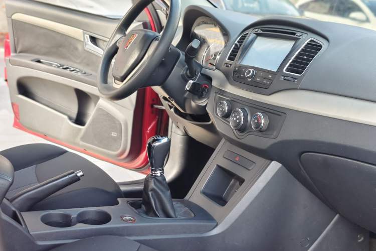 Used Roewe 350 2014 1.5L Manual Xunchi Edition Interior 6
