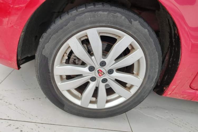 Used Roewe 350 2014 1.5L Manual Swift Edition Left Front Wheel Hub