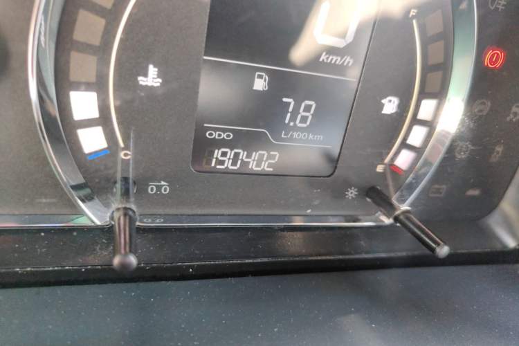 Used Roewe 350 2014 1.5L Manual Xunchi Edition Odometer Close Up