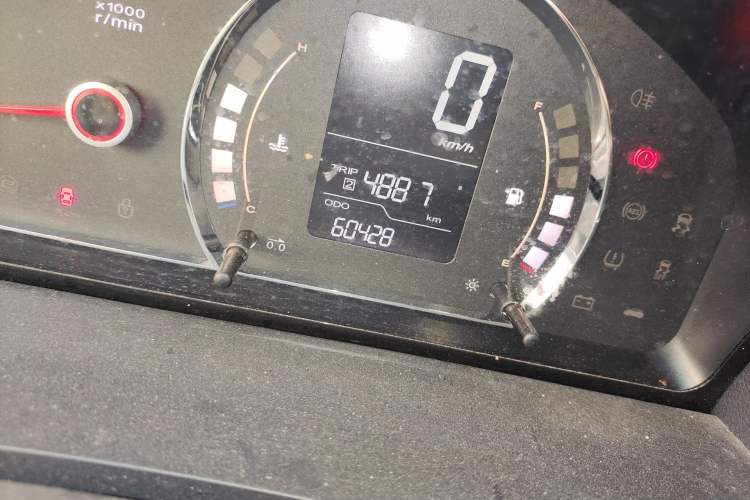 Used Roewe 350 2014 1.5T Manual Jingrui Edition Odometer Close Up