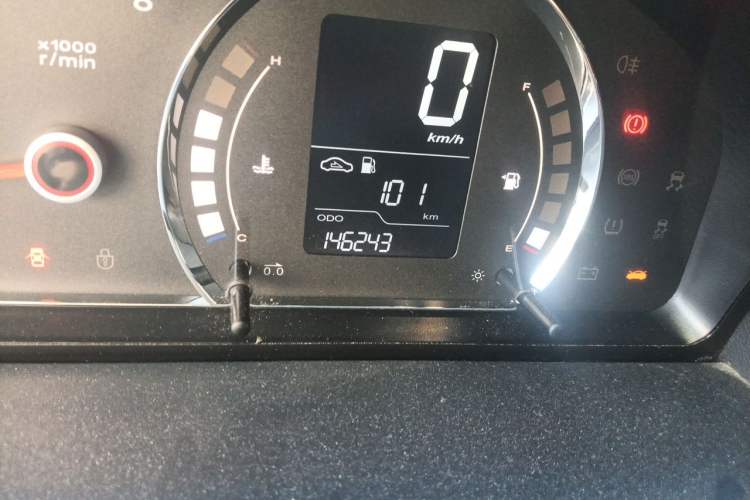 Used Roewe 350 2014 1.5L Manual Xunchi Edition Odometer Close Up