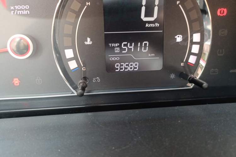 Used Roewe 350 2014 1.5L Manual Xunchi Edition Odometer Close Up