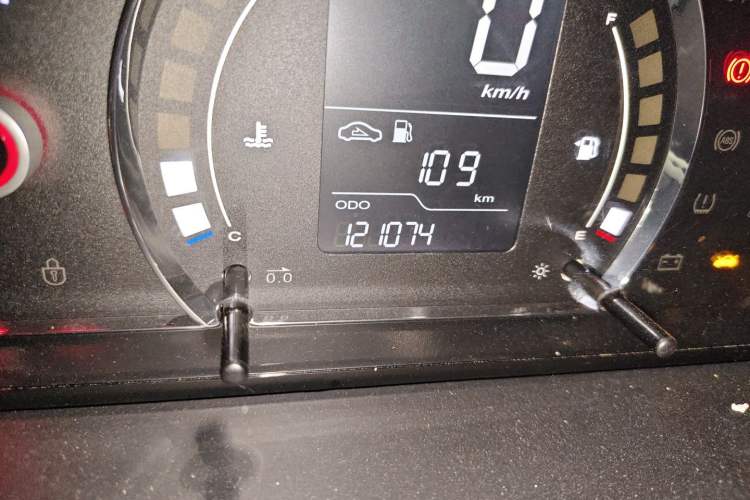 Used Roewe 350 2014 1.5L Manual Swift Edition Odometer Close Up