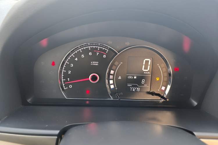 Used Roewe 350 2014 1.5L Manual Xunchi Edition Odometer Close Up