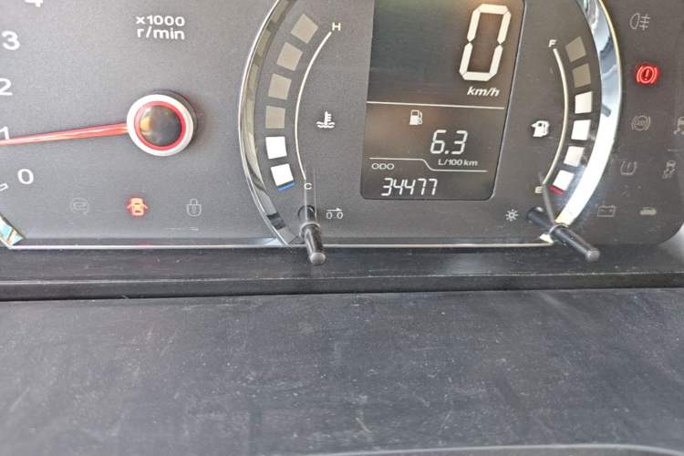 Used Roewe 350 2014 1.5L Manual Xunchi Edition Odometer Close Up