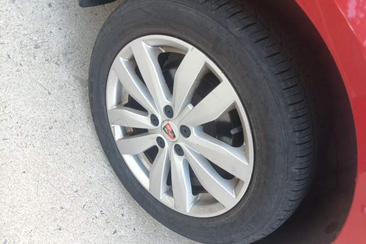 Used Roewe 350 2014 1.5L Manual Xunchi Edition Right Front Wheel Hub
