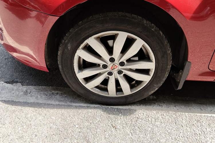 Used Roewe 350 2014 1.5L Automatic Xunda Edition Right Front Wheel Hub