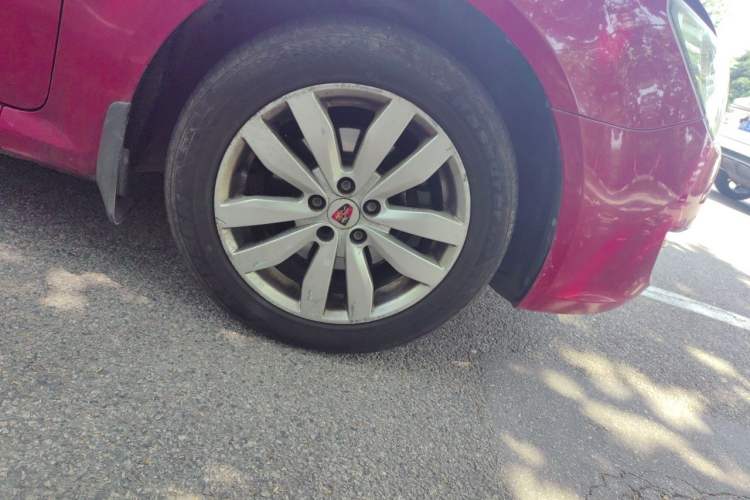 Used Roewe 350 2014 1.5L Automatic Xunyue Version Right Front Wheel Hub