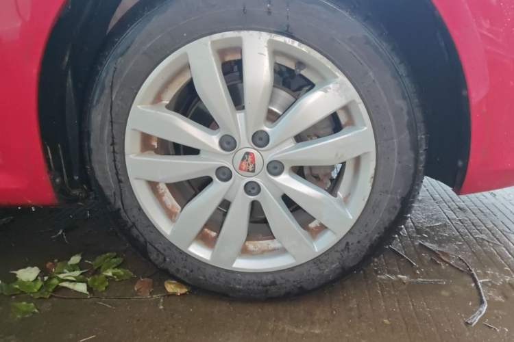 Used Roewe 350 2014 1.5L Automatic Xunyue Version Right Front Wheel Hub