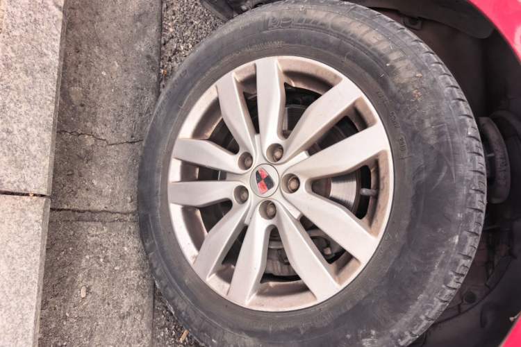 Used Roewe 350 2014 1.5L Manual Xunchi Edition Right Front Wheel Hub
