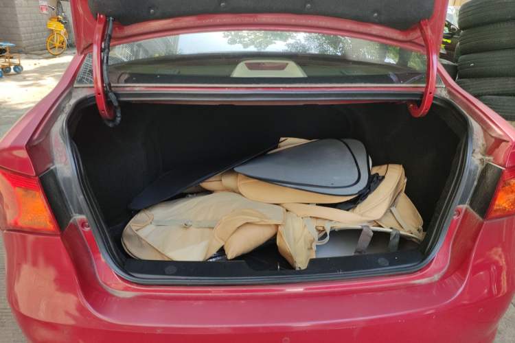 Used Roewe 350 2014 1.5L Automatic Xunyue Version Trunk