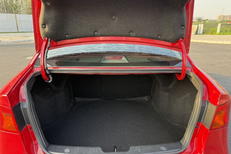 Used Roewe 350 2014 1.5L Manual Swift Edition Trunk