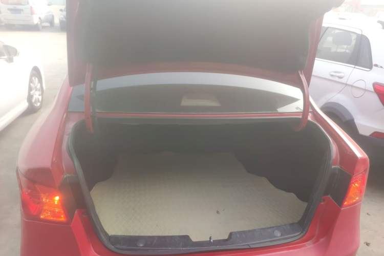 Used Roewe 350 2014 1.5L Automatic Xunyue Version Trunk