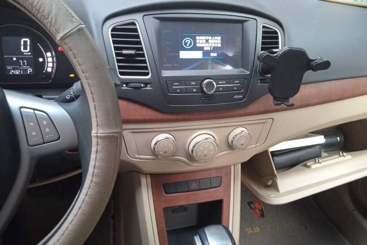 Used Roewe 350 2014 1.5L Automatic Xunyue Version Audio And AC Panel