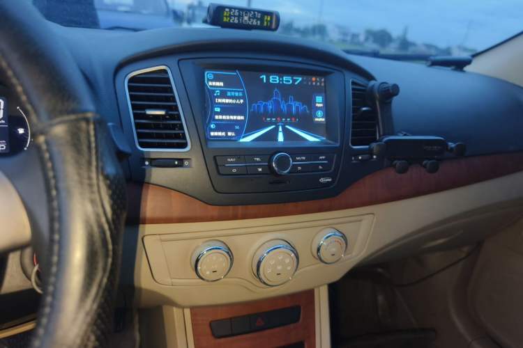 Used Roewe 350 2014 1.5L Automatic Xunyue Version Audio And AC Panel