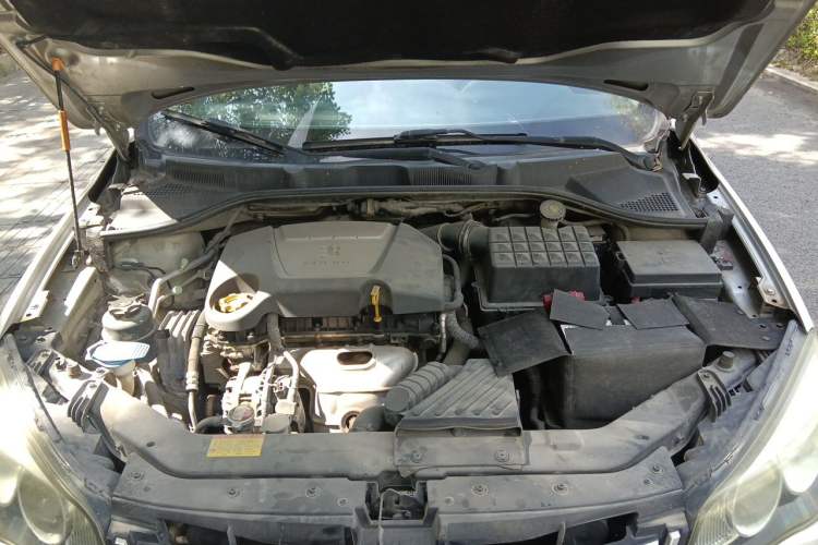 Used Roewe 350 2014 1.5L Automatic Xunyue Version Engine Bay