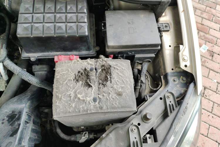 Used Roewe 350 2014 1.5L Automatic Xunda Edition Engine Bay Left