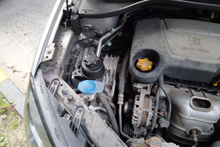 Used Roewe 350 2014 1.5L Automatic Xunyue Version Engine Bay Right