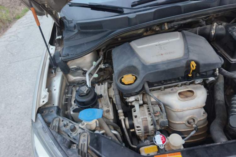 Used Roewe 350 2014 1.5L Automatic Xunyue Version Engine Bay Right