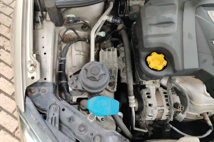 Used Roewe 350 2014 1.5L Automatic Xunda Edition Engine Bay Right