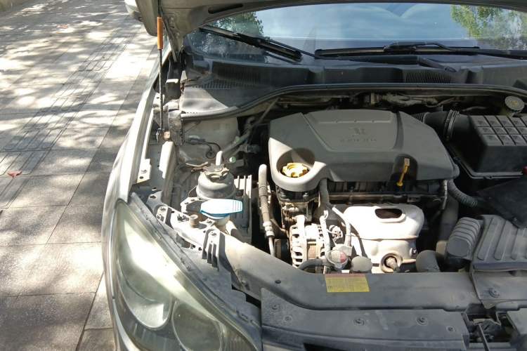 Used Roewe 350 2014 1.5L Automatic Xunyue Version Engine Bay Right