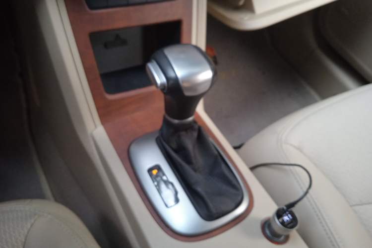 Used Roewe 350 2014 1.5L Automatic Xunyue Version Gear Lever