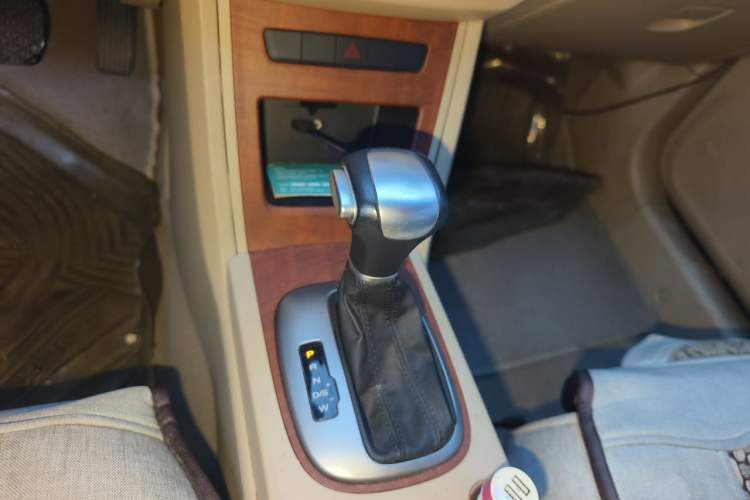 Used Roewe 350 2014 1.5L Automatic Xunyue Version Gear Lever