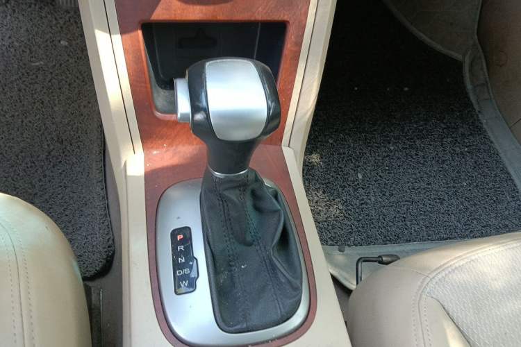 Used Roewe 350 2014 1.5L Automatic Xunyue Version Gear Lever