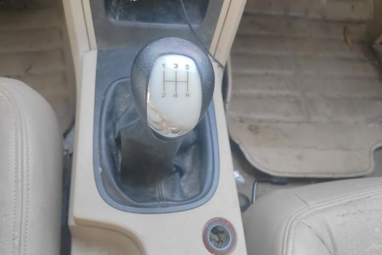 Used Roewe 350 2014 1.5L Manual Xunchi Edition Gear Lever