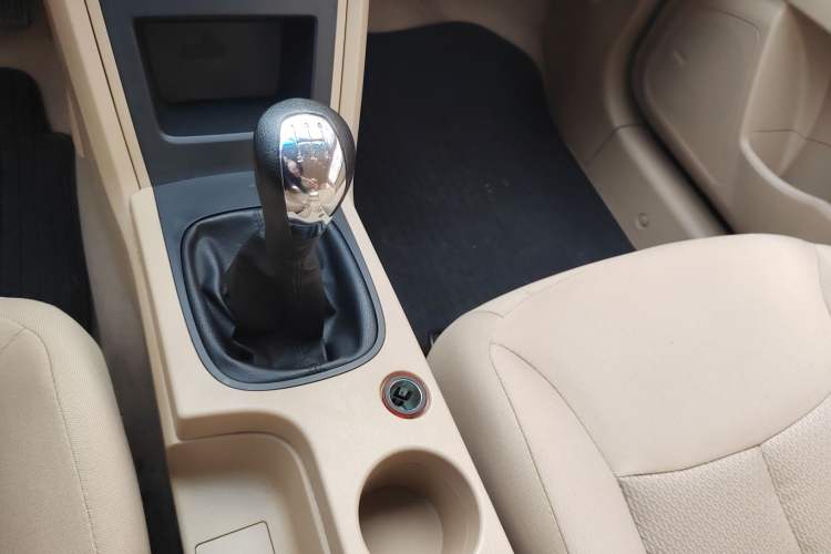Used Roewe 350 2014 1.5L Manual Xunchi Edition Gear Lever
