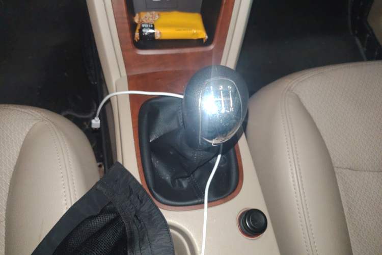Used Roewe 350 2014 1.5L Manual Swift Edition Gear Lever