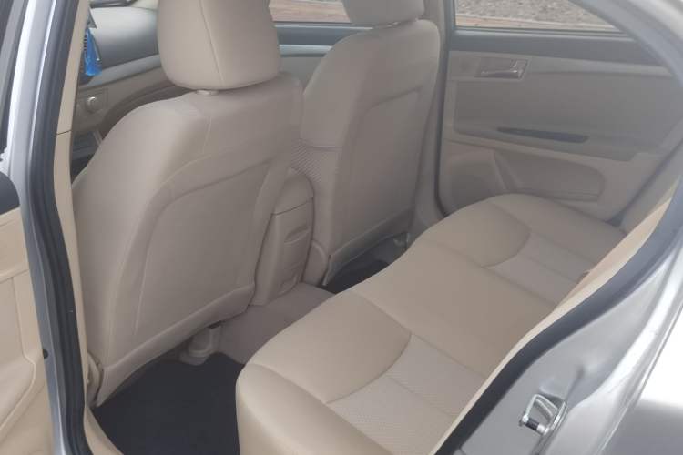 Used Roewe 350 2014 1.5L Manual Xunchi Edition Interior 3