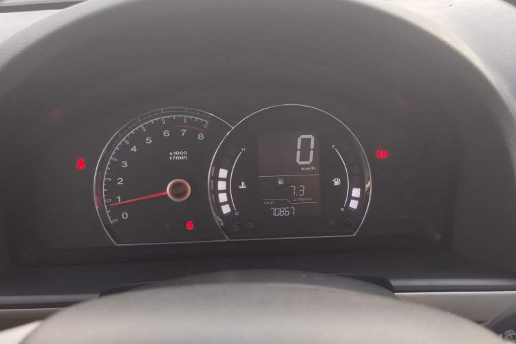 Used Roewe 350 2014 1.5L Manual Xunchi Edition Odometer Close Up