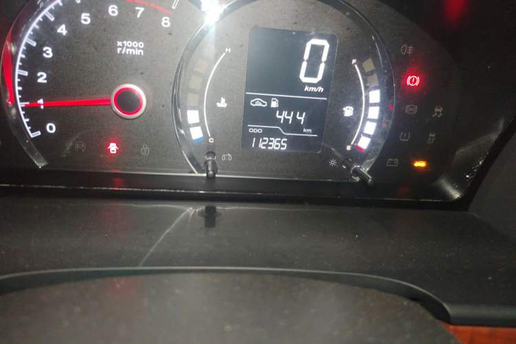 Used Roewe 350 2014 1.5L Manual Swift Edition Odometer Close Up