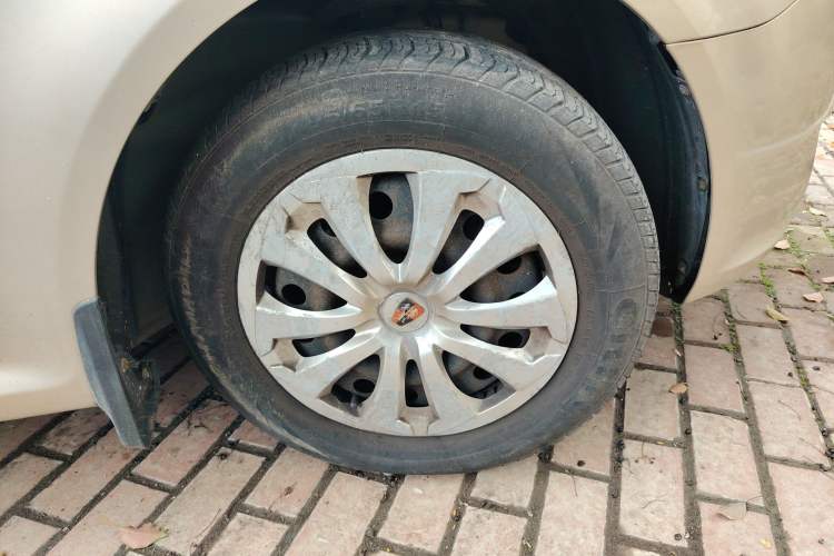 Used Roewe 350 2014 1.5L Automatic Xunda Edition Right Front Wheel Hub