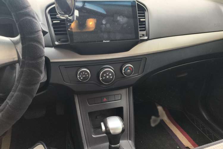 Used Roewe 350 2014 1.5L Automatic Xunda Edition Audio And AC Panel