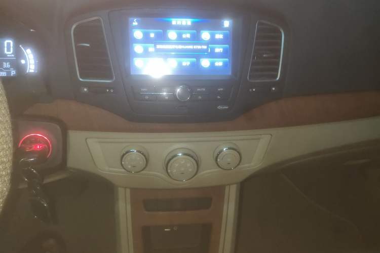 Used Roewe 350 2014 1.5L Automatic Xunyue Version Audio And AC Panel