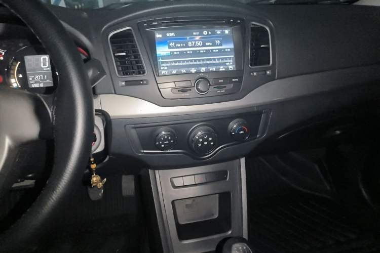 Used Roewe 350 2014 1.5L Manual Xunchi Edition Audio And AC Panel
