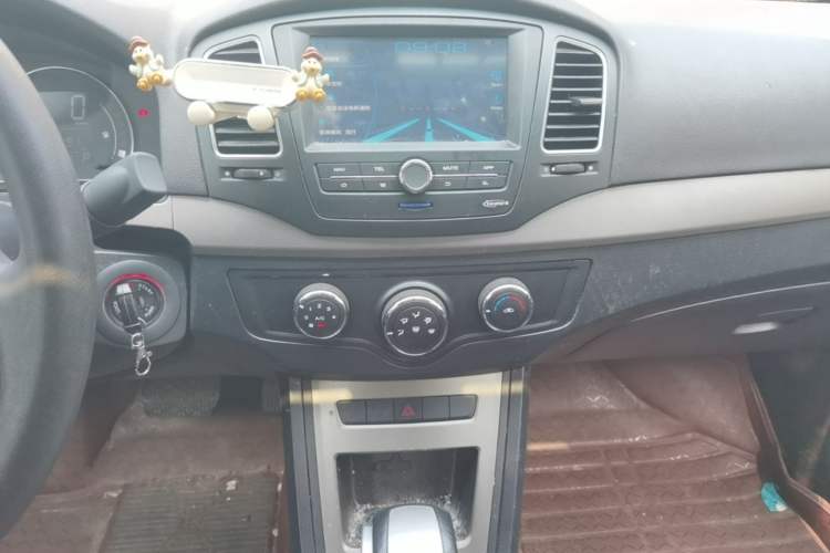 Used Roewe 350 2014 1.5L Automatic Xunyue Version Audio And AC Panel