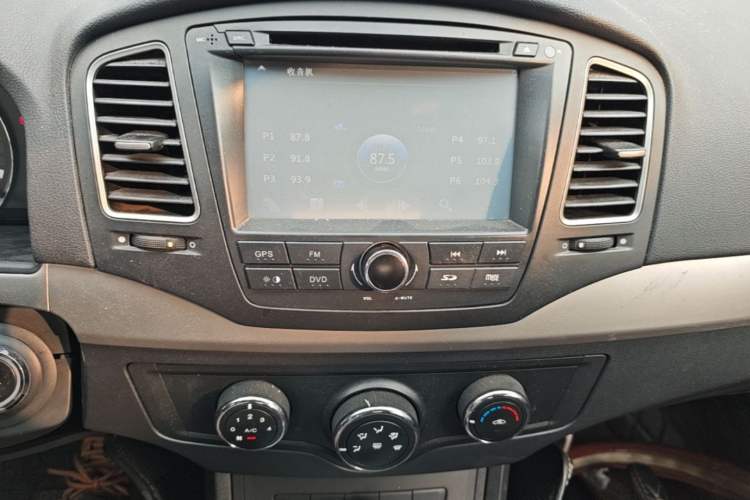 Used Roewe 350 2014 1.5L Automatic Xunda Edition Audio And AC Panel