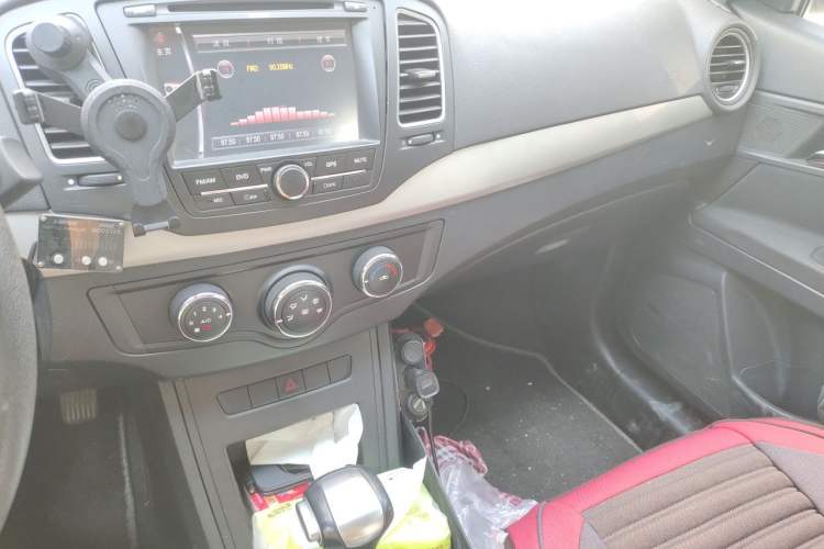 Used Roewe 350 2014 1.5L Automatic Xunda Edition Audio And AC Panel