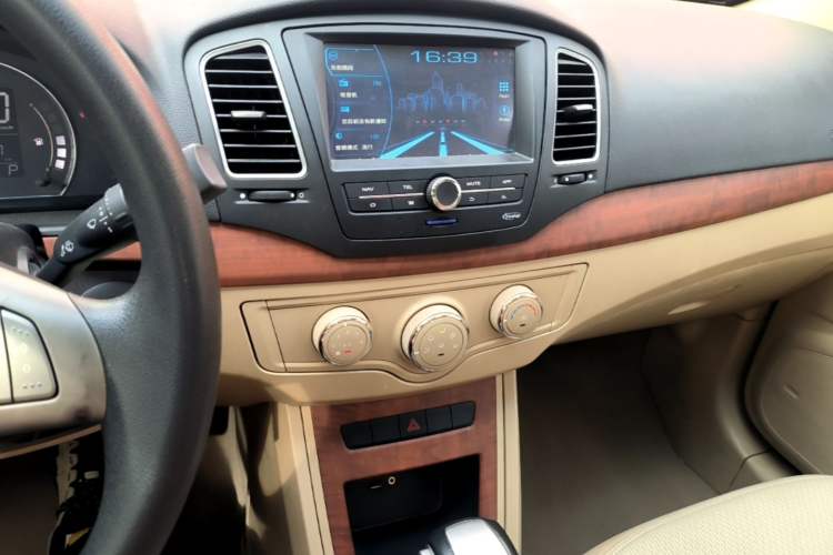 Used Roewe 350 2014 1.5L Automatic Xunyue Version Audio And AC Panel
