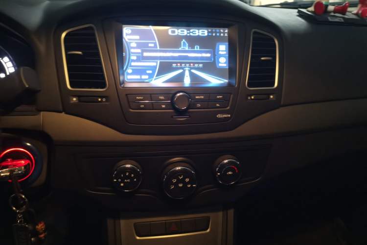 Used Roewe 350 2014 1.5L Automatic Xunyue Version Audio And AC Panel
