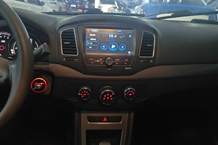 Used Roewe 350 2014 1.5L Automatic Xunyue Version Audio And AC Panel