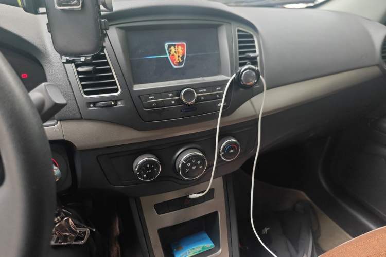 Used Roewe 350 2014 1.5L Manual Swift Edition Audio And AC Panel