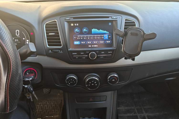 Used Roewe 350 2014 1.5L Manual Xunchi Edition Audio And AC Panel