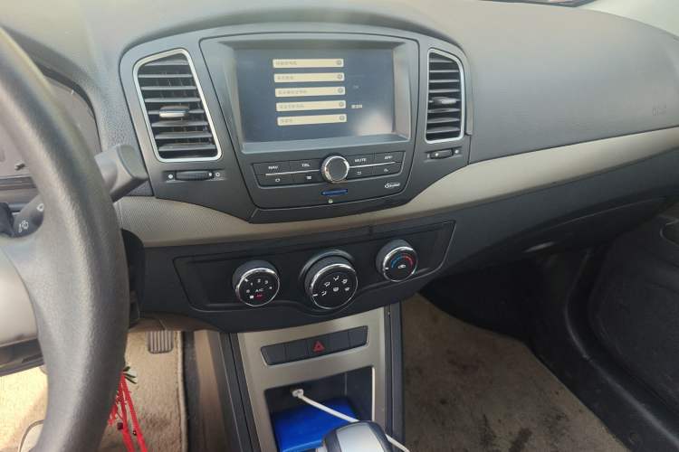 Used Roewe 350 2014 1.5L Automatic Xunyue Version Audio And AC Panel