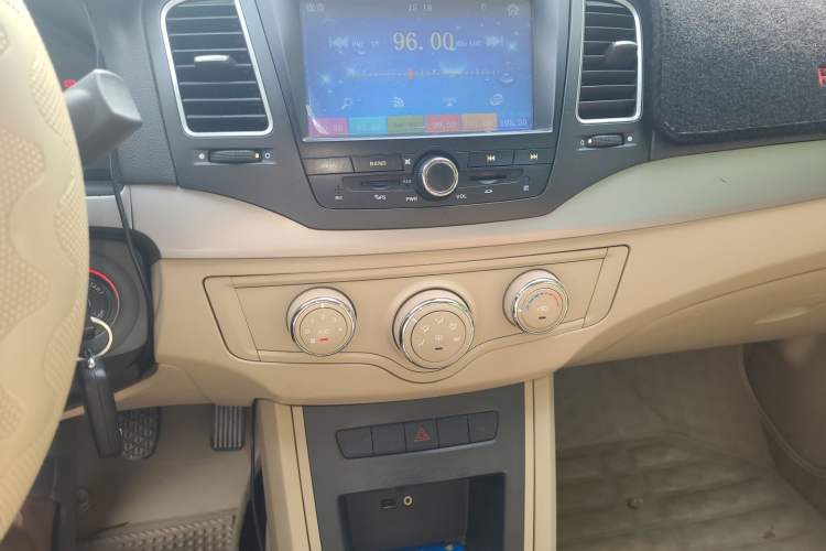 Used Roewe 350 2014 1.5L Manual Xunchi Edition Audio And AC Panel