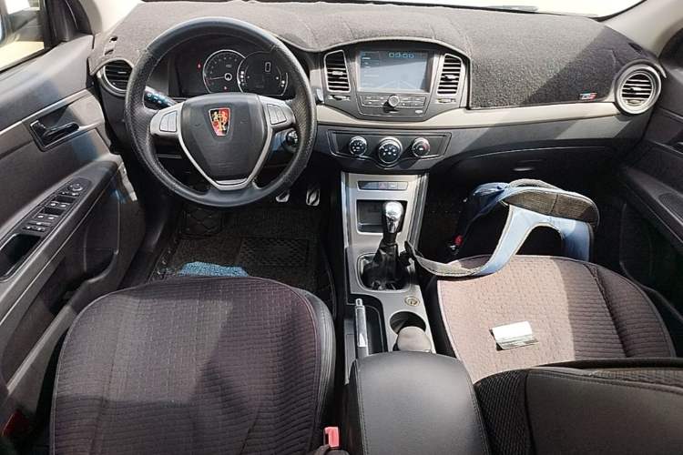 Used Roewe 350 2014 1.5T Manual Jingrui Edition Center Console
